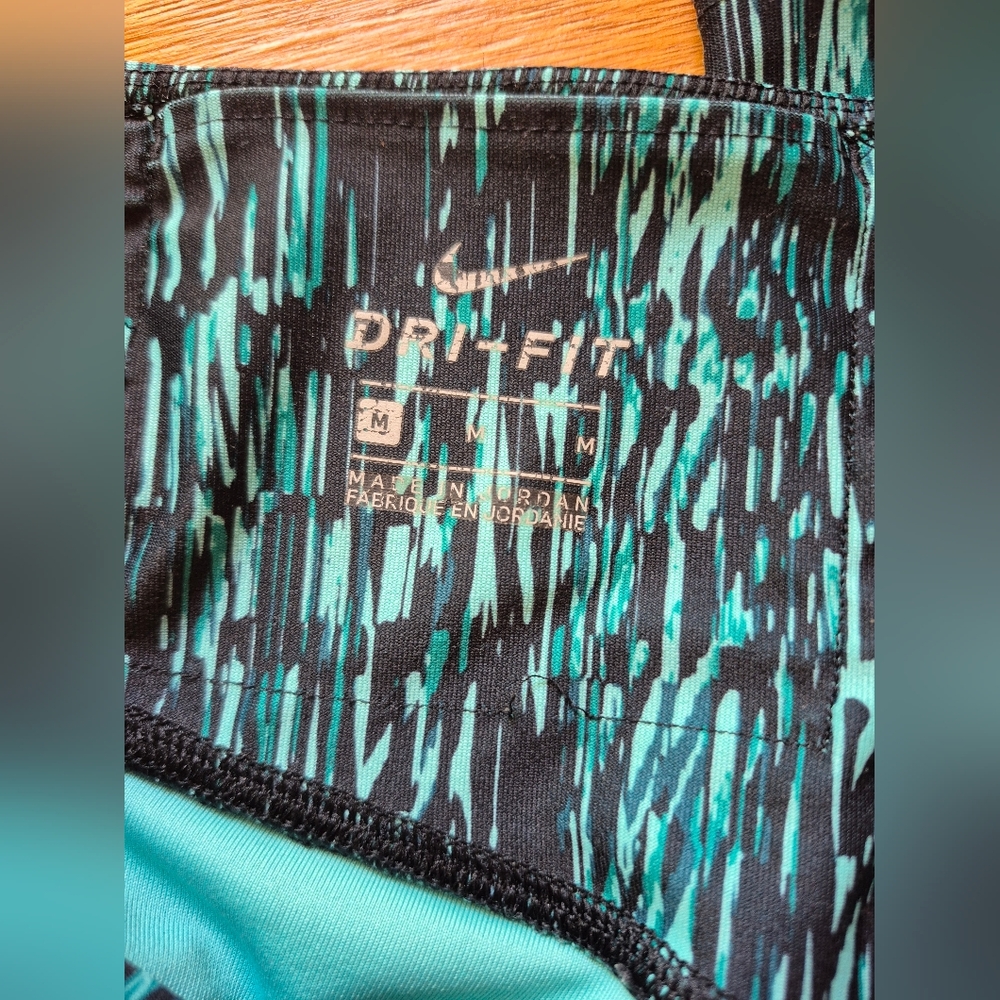 Nike Dri-Fit Capri Leggings - Size Medium‎ - Picture 4 of 4
